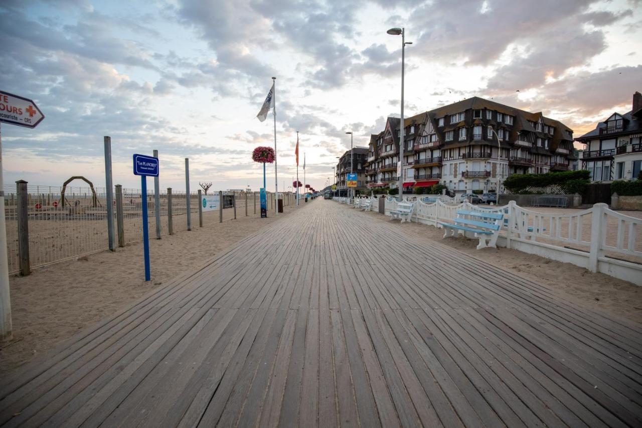 Trouville Sur Mer Vue Sur La Touque Экстерьер фото