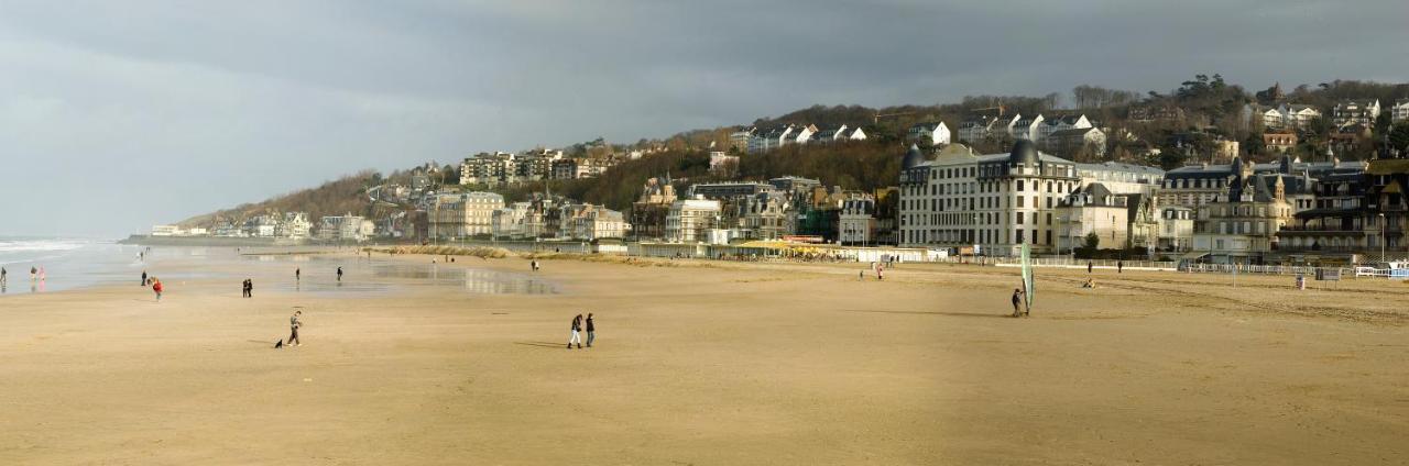 Trouville Sur Mer Vue Sur La Touque Экстерьер фото